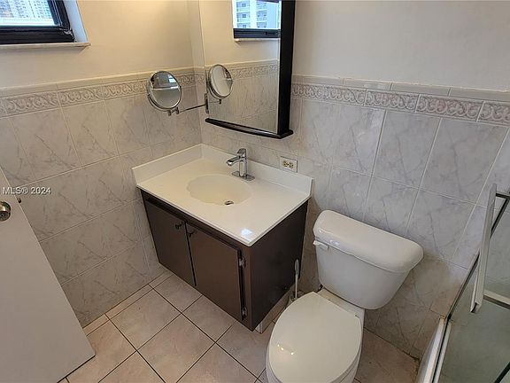 5th image of 17021 N Bay Rd APT 601
