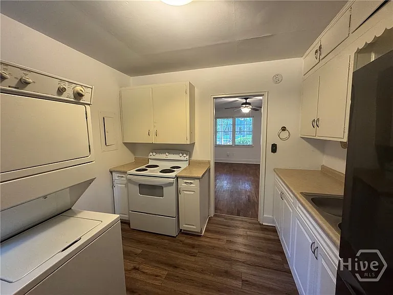 253 Springdale St — Photo 4