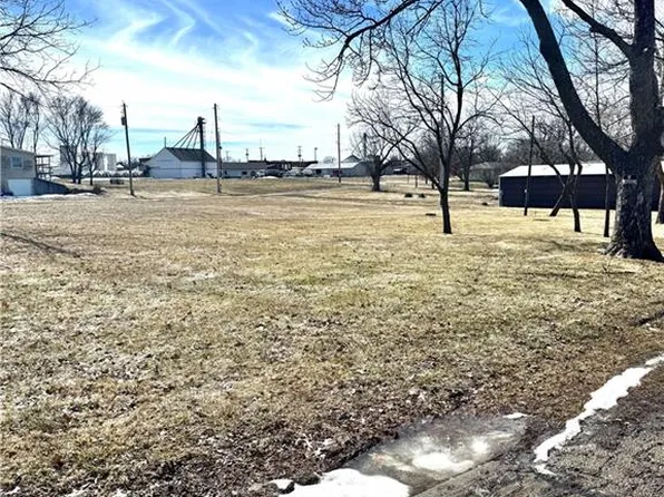 709 Seabury St, Effingham, KS 66023