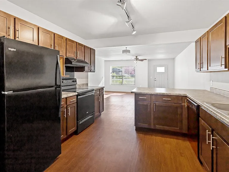 S75W17476 Janesville Rd — Photo 4