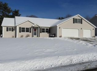 435 Country Knoll Dr, Endicott, NY 13760