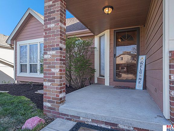 2nd image of 825 Spruce Dr