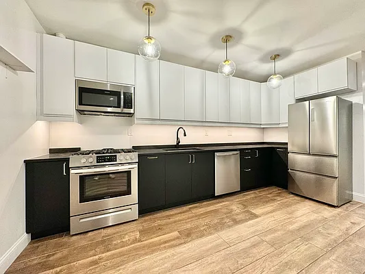 Rented by Astoria Realty | media 14