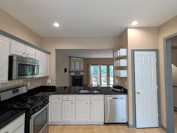 5th image of 3396 Lathenview Ct