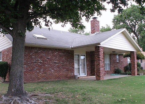 Mature trees throughout neighborhood