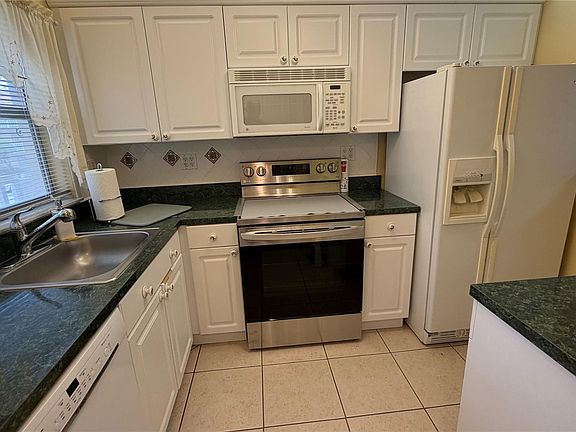 5th image of 9261 Sunrise Lakes Boulevard #212