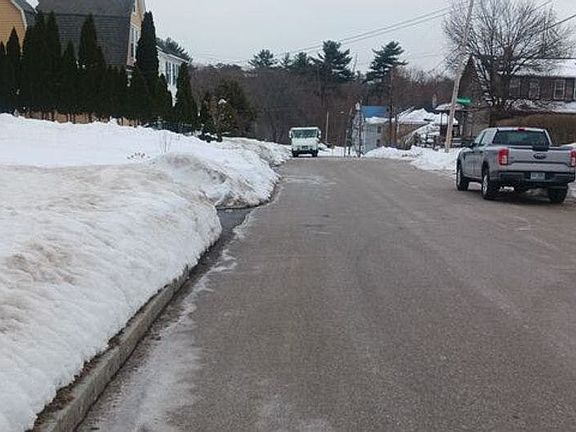 4th image of 761 Amherst St