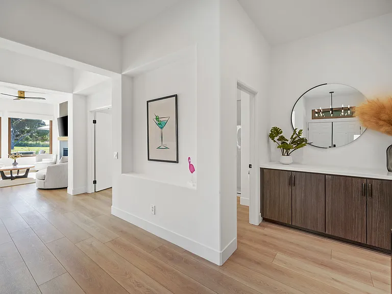 143 E Kavenish Dr — Photo 18