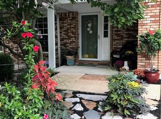 9906 Torigney Ct, Saint Louis, MO 63126
