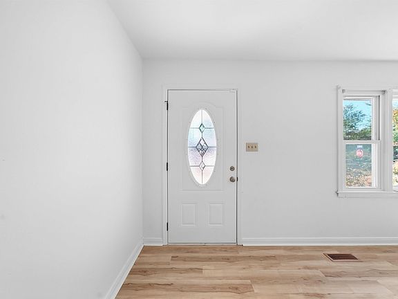 4th image of 1812 W Center Ave
