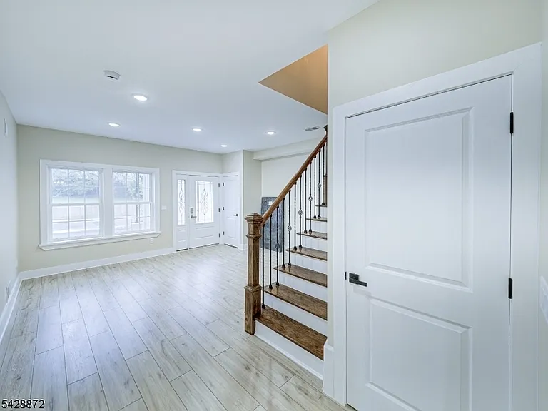 8 Travers Ave — Photo 7