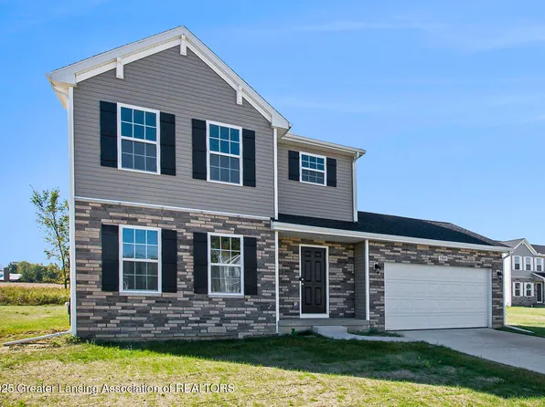 1060 Woodridge Dr, Saint Johns, MI 48879