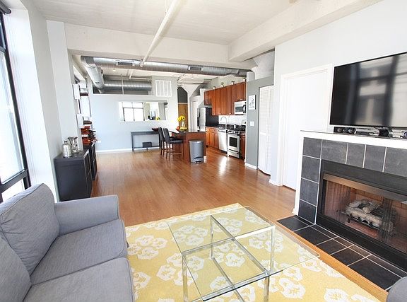3rd image of 1525 S Sangamon St Unit 609
