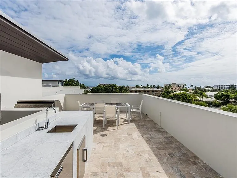 240 Shore Ct — Photo 30