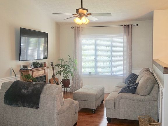 2nd image of 216 Crestview Dr