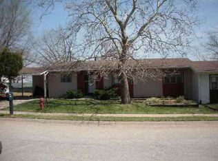 6632 SW Meadowdale Dr, Topeka, KS 66619
