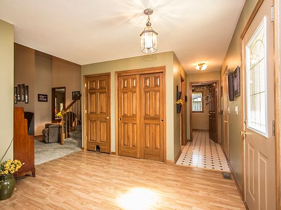 3rd image of 80 Barleycorn Dr