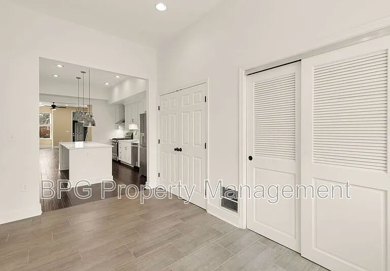 1027 7th St NE — Photo 7