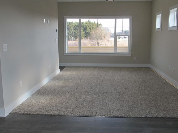 4th image of 553 Oakwood Dr