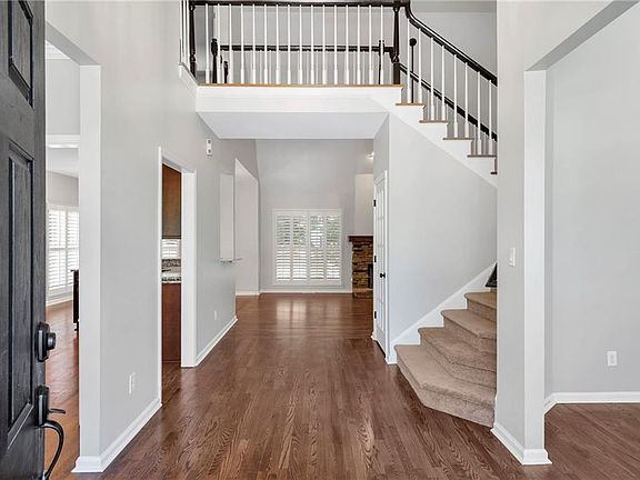 4th image of 4344 Aldenham Way