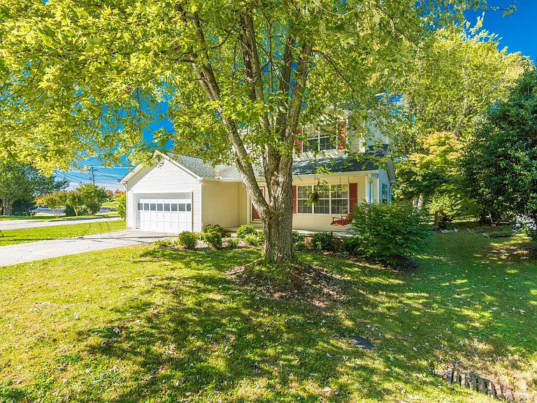 1560 Pheasants Glen Dr — Photo 68