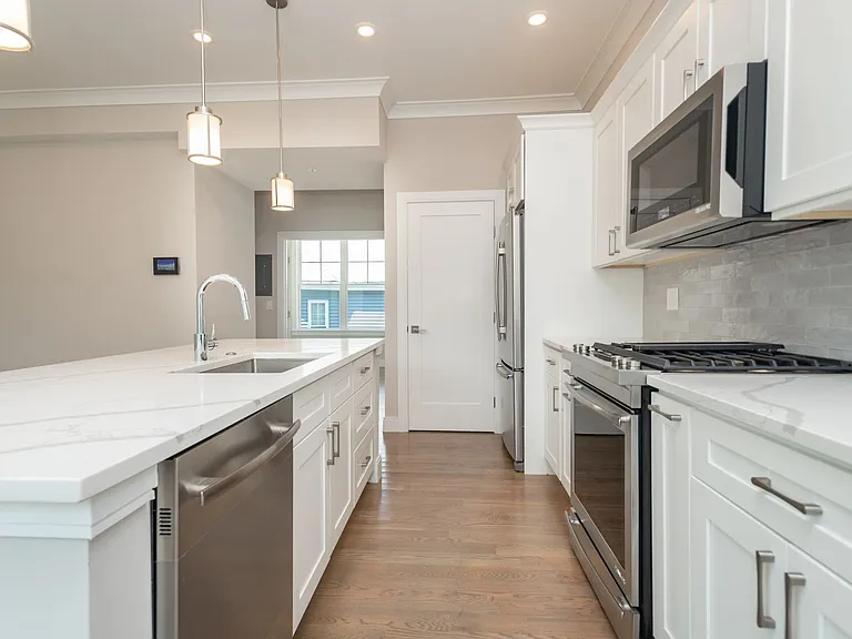 3249 Washington St #3 — Photo 1