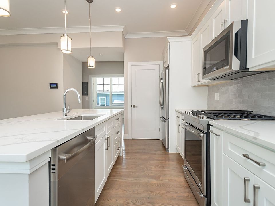 1st image of 3249 Washington St #3