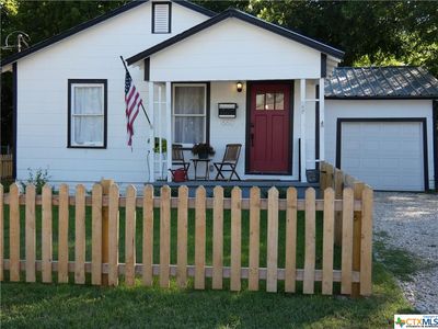 660 S Guenther Ave, New Braunfels, TX, 78130