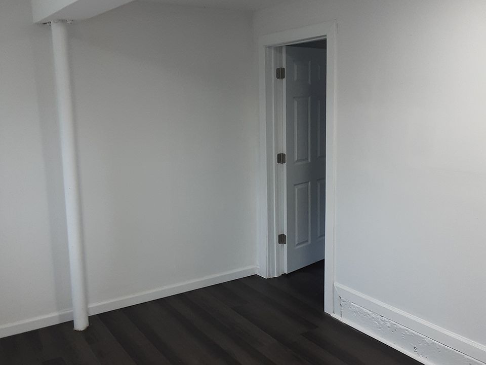 2nd image of 415 Whittaker Rd #5