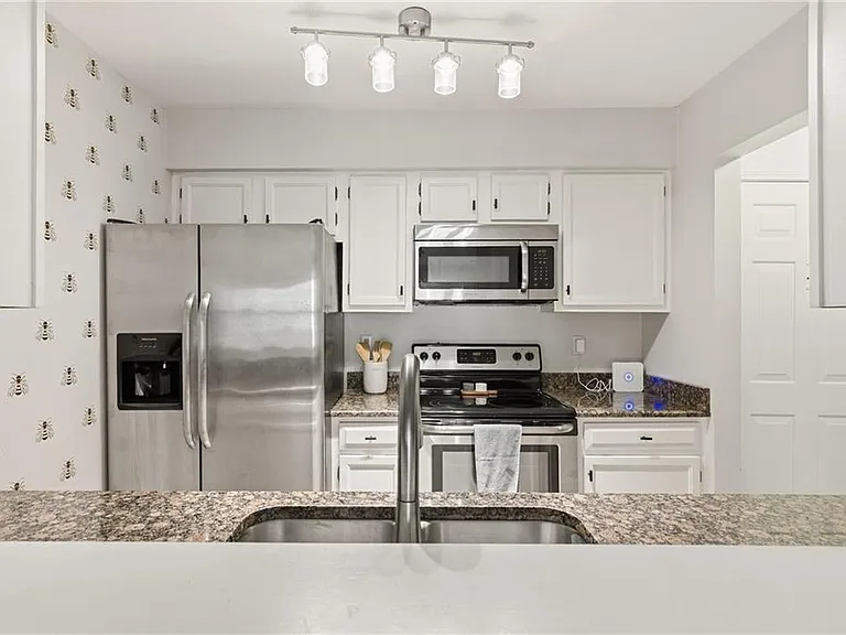 24307 Plantation Dr NE — Photo 8