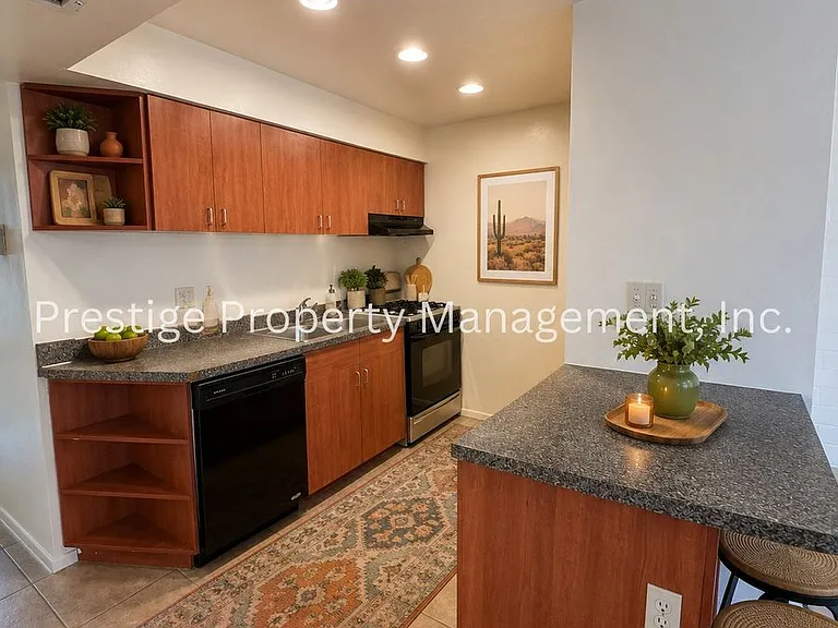 2525 N Alvernon Way #B4 — Photo 3
