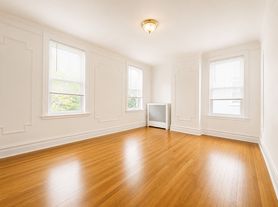 25-50 44th St, Astoria, NY