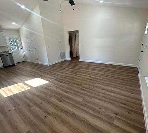 3rd image of 552 Kings Lake Blvd