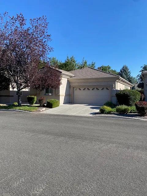 440 Sierra Leaf Cir