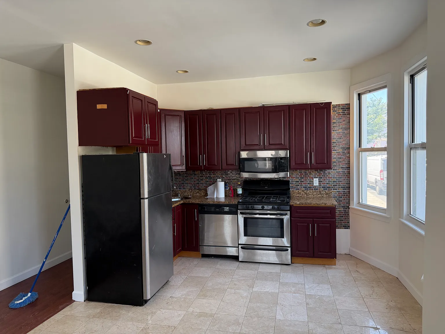 2 bed, 1100 sqft, $3,150 — Photo 2