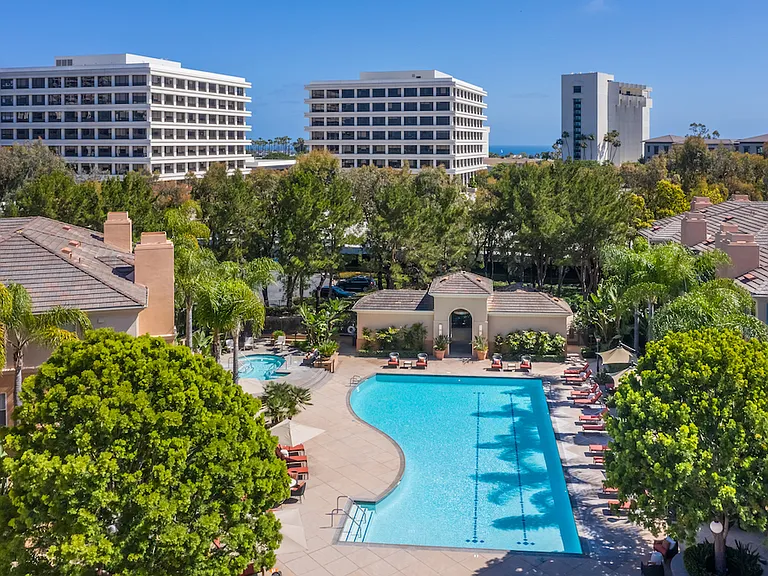 Colony at Fashion Island — Photo 3