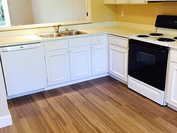 3rd image of 1045 Margaret Ct
