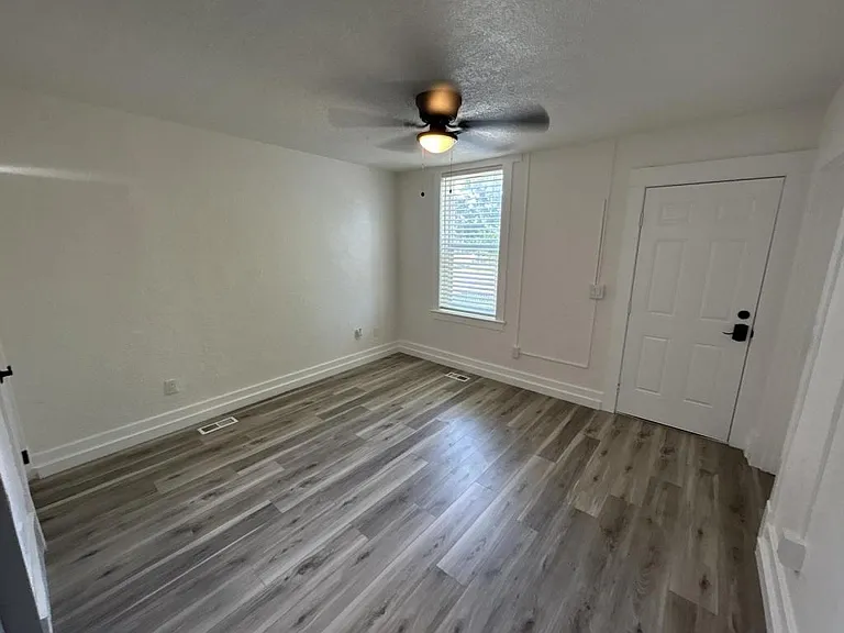 2102 Jefferson Ave — Photo 7