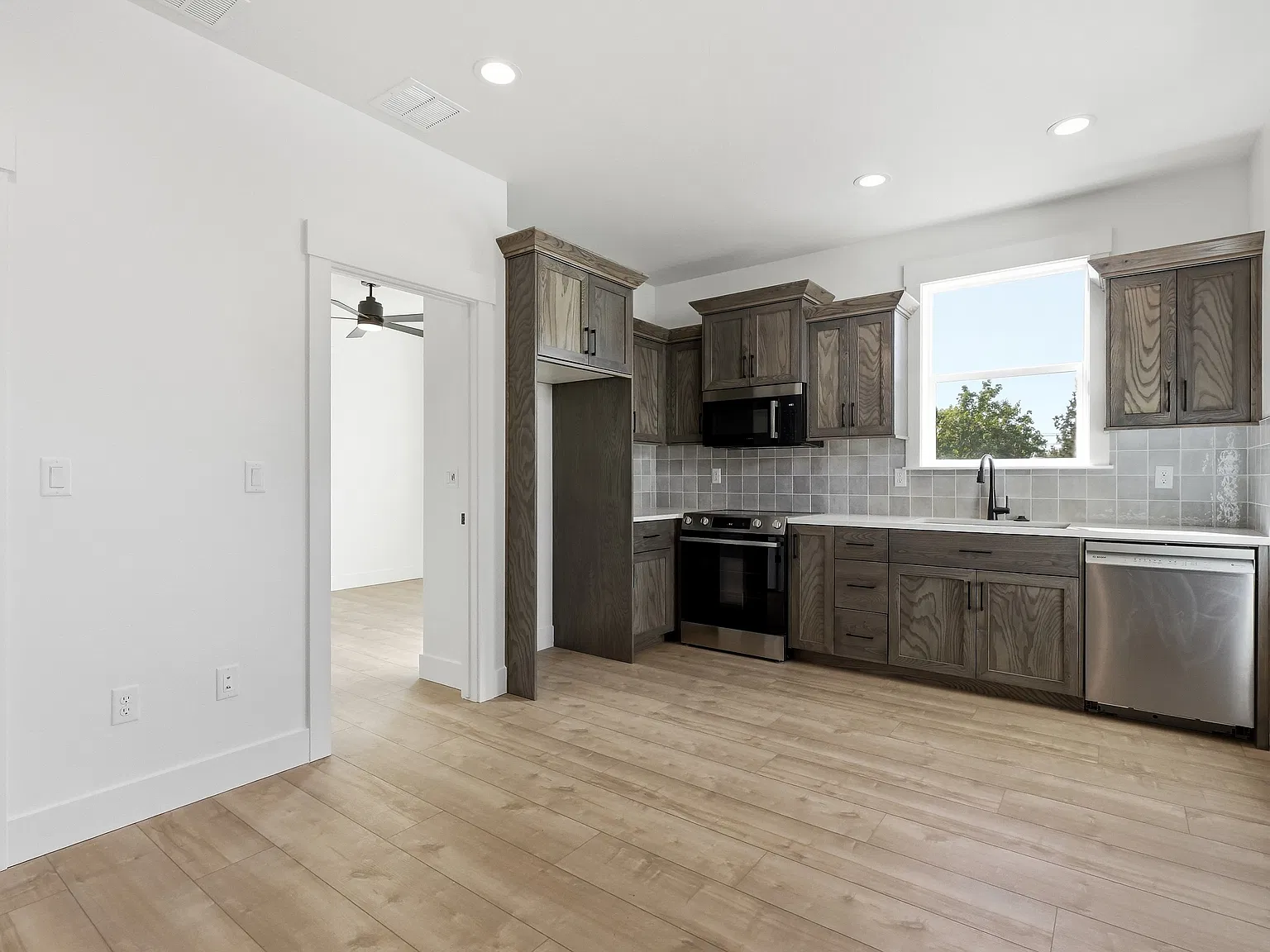 1 bed, 400 sqft, $1,500 — Photo 4