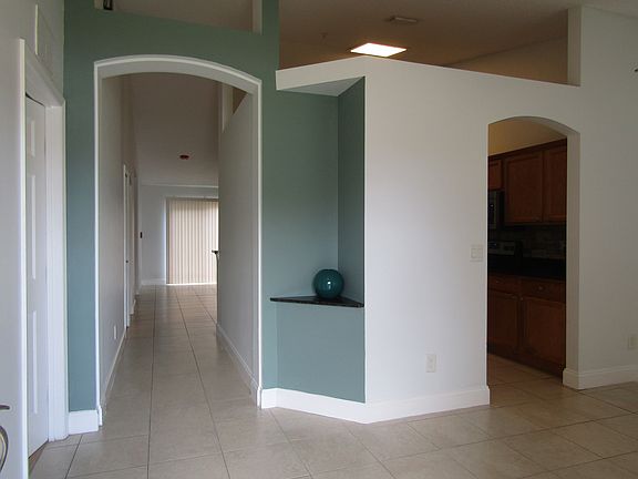 5th image of 314 SW Log Dr