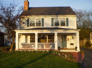 805 Summit Ave, Lake Forest, IL 60045