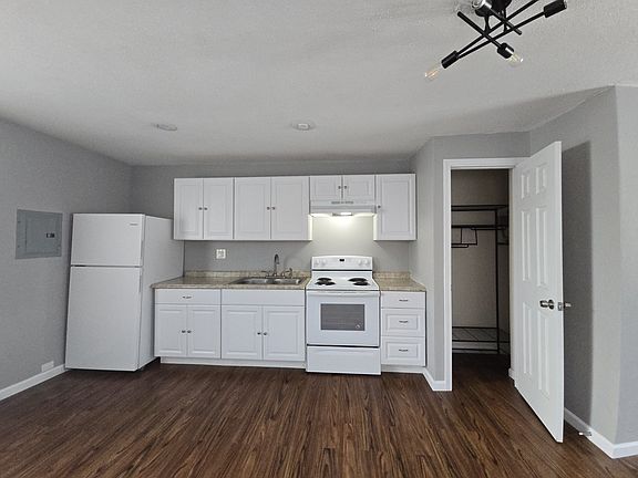 2nd image of 3226 SE Rockwood St #3226