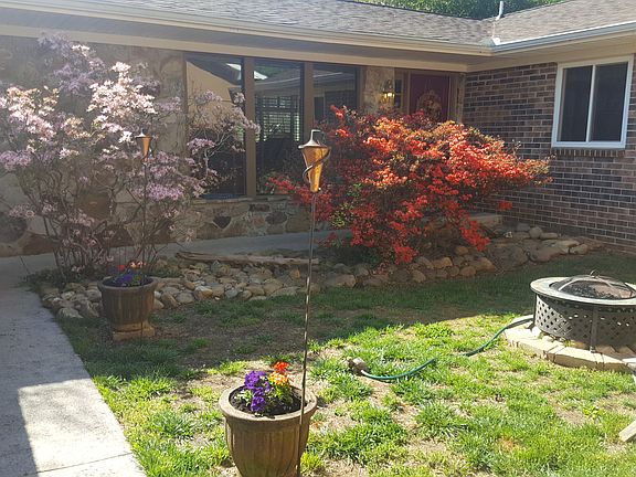 3rd image of 1071 Cedar Cir