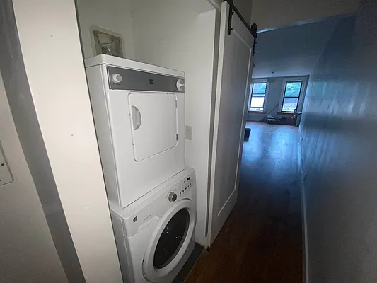 Rented by Premier Metro Realty Corp | media 41