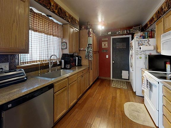 5th image of 1034 Laredo Dr