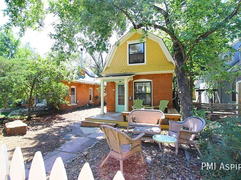 1722 Grove St — Photo 1