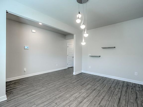 4th image of 100 Martel Dr