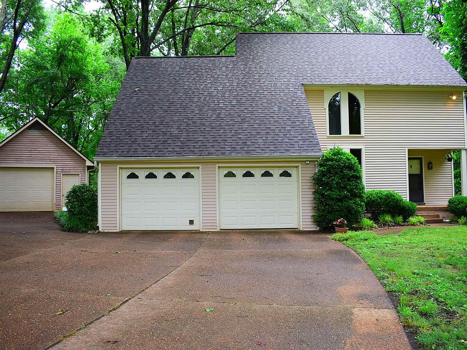 1st image of 25 Woodscreek Dr