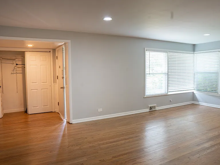 9733 Karlov Ave — Photo 16