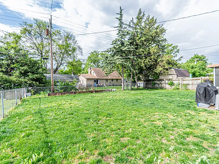 1011 Skyline Dr — Photo 32